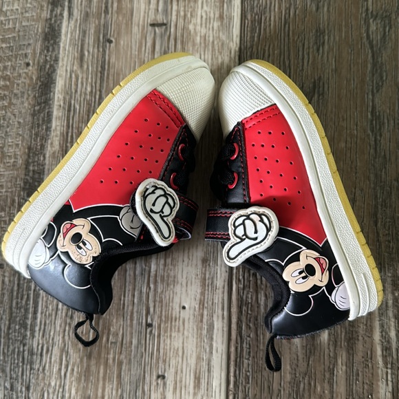 Disney's Mickey Mouse Baby Boys Court Sneakers, Sizes 6 - Picture 7 of 10